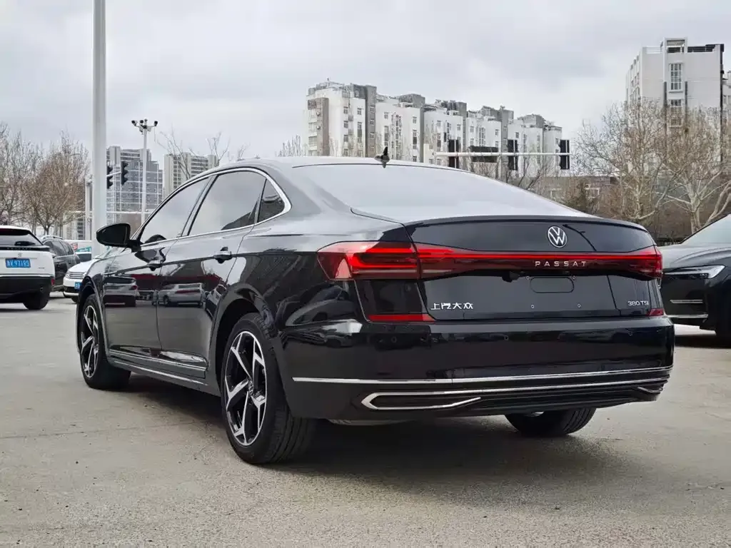 Volkswagen Passat — фото 10