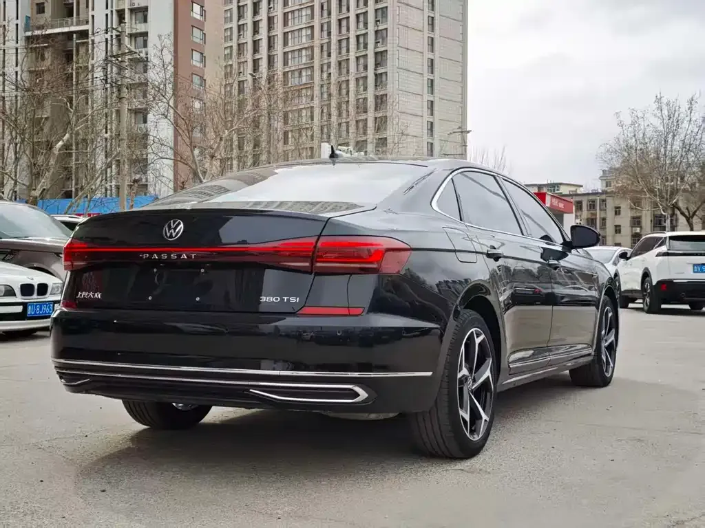 Volkswagen Passat — фото 9