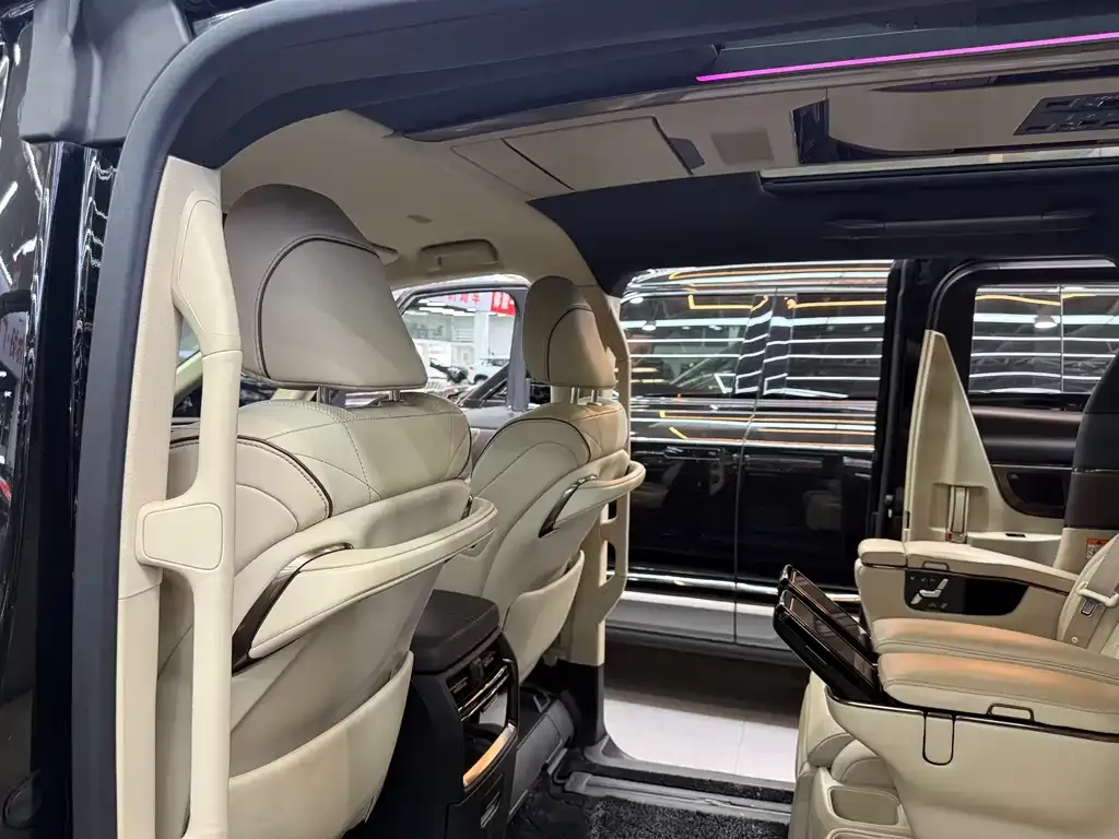 Toyota Alphard — фото 5