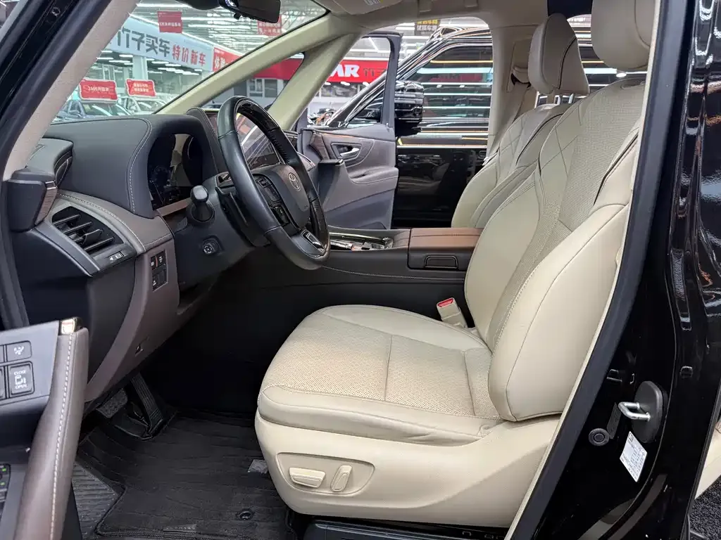Toyota Alphard — фото 3