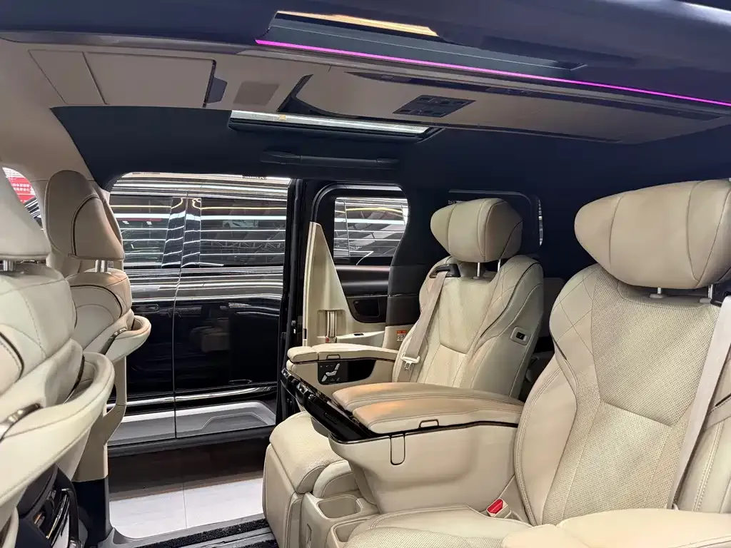 Toyota Alphard — фото 4