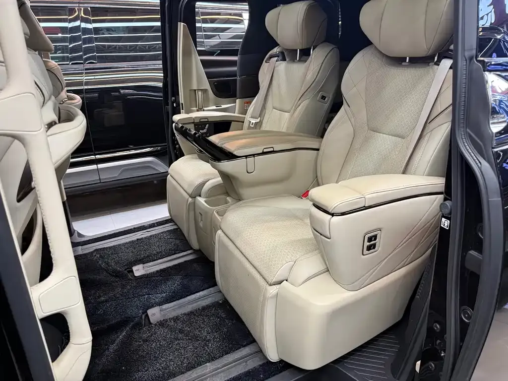 Toyota Alphard — фото 7
