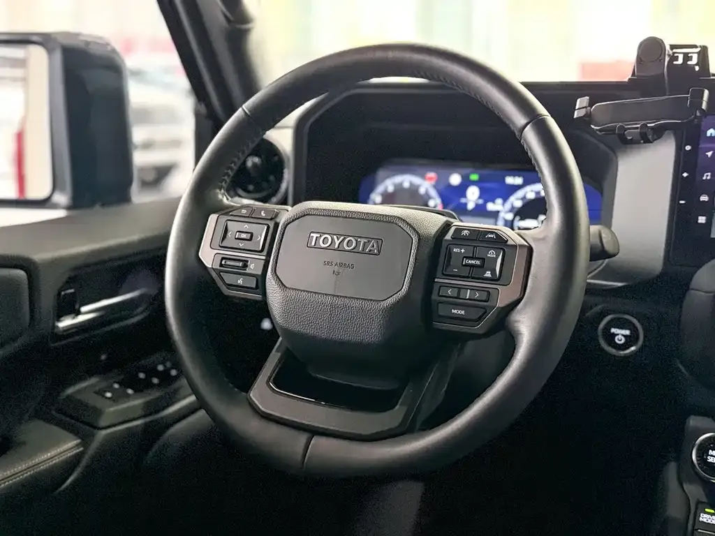 Toyota Prado — фото 2