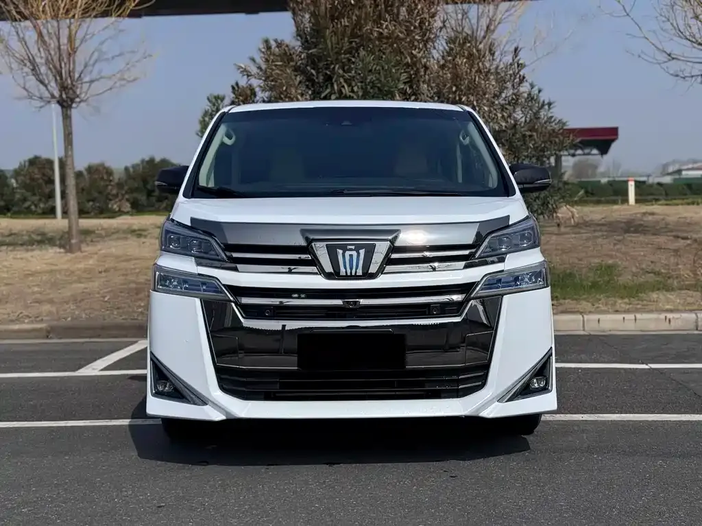 Toyota Alphard — фото 4