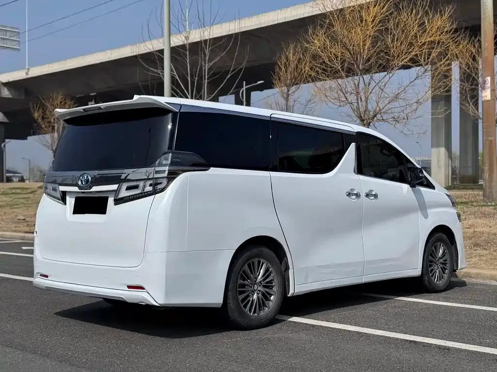 Toyota Alphard — фото 6