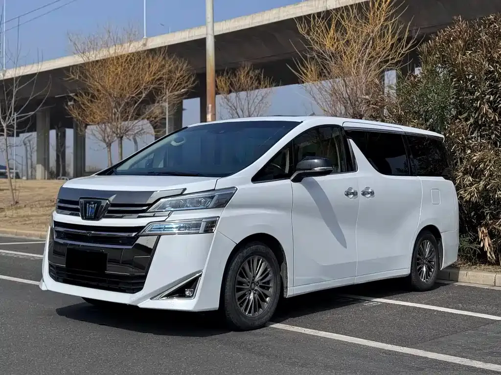 Toyota Alphard — фото 10