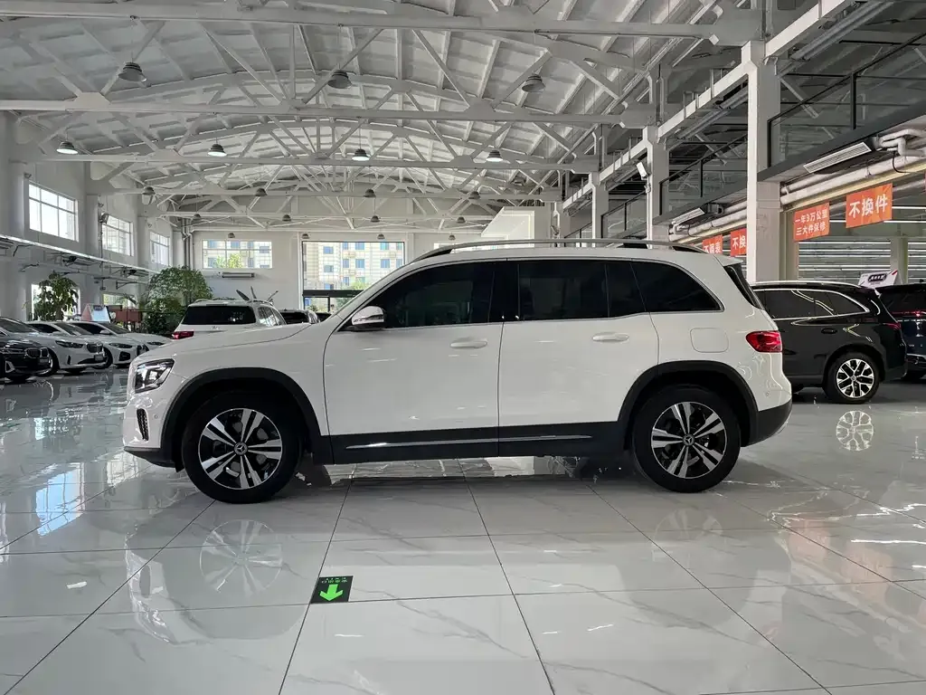 Mercedes-Benz GLB — фото 10
