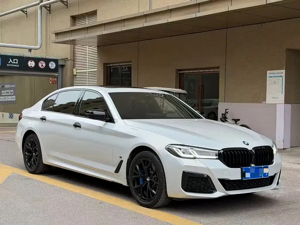 BMW 5 Series — фото 1