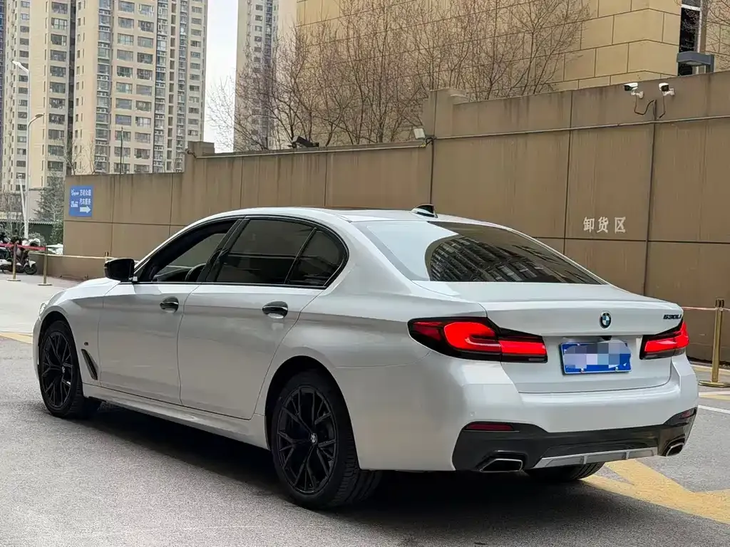 BMW 5 Series — фото 6