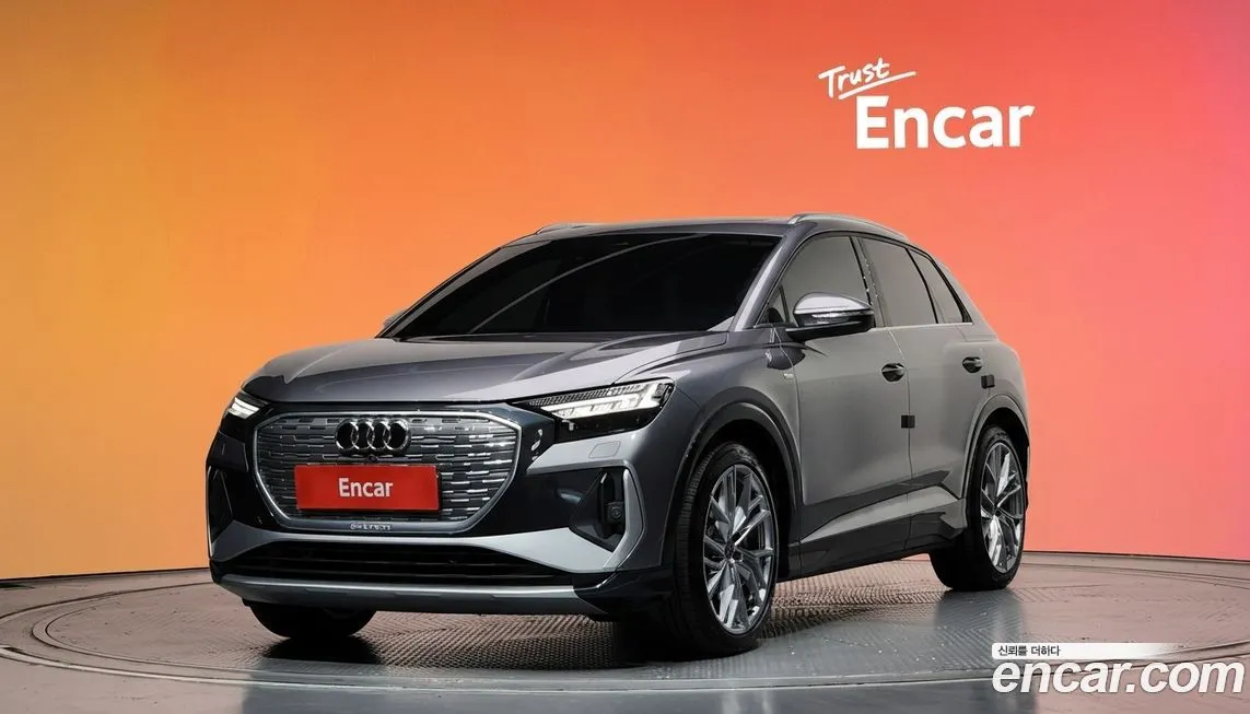 Audi Q4 e-tron — фото 1