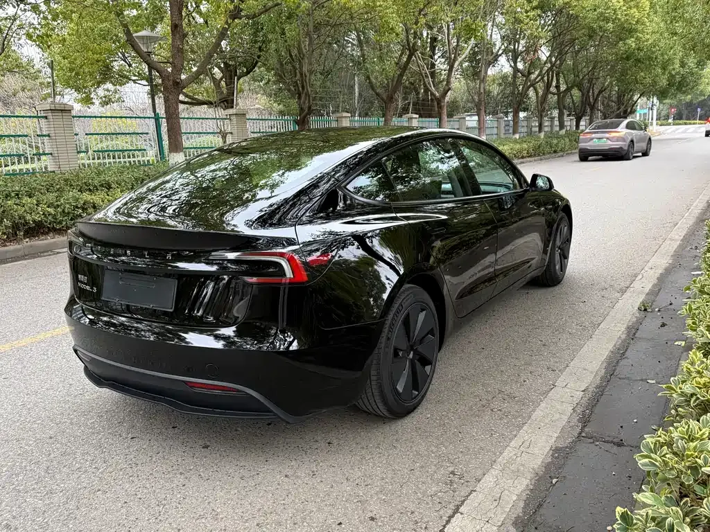 Tesla Model 3 — фото 4