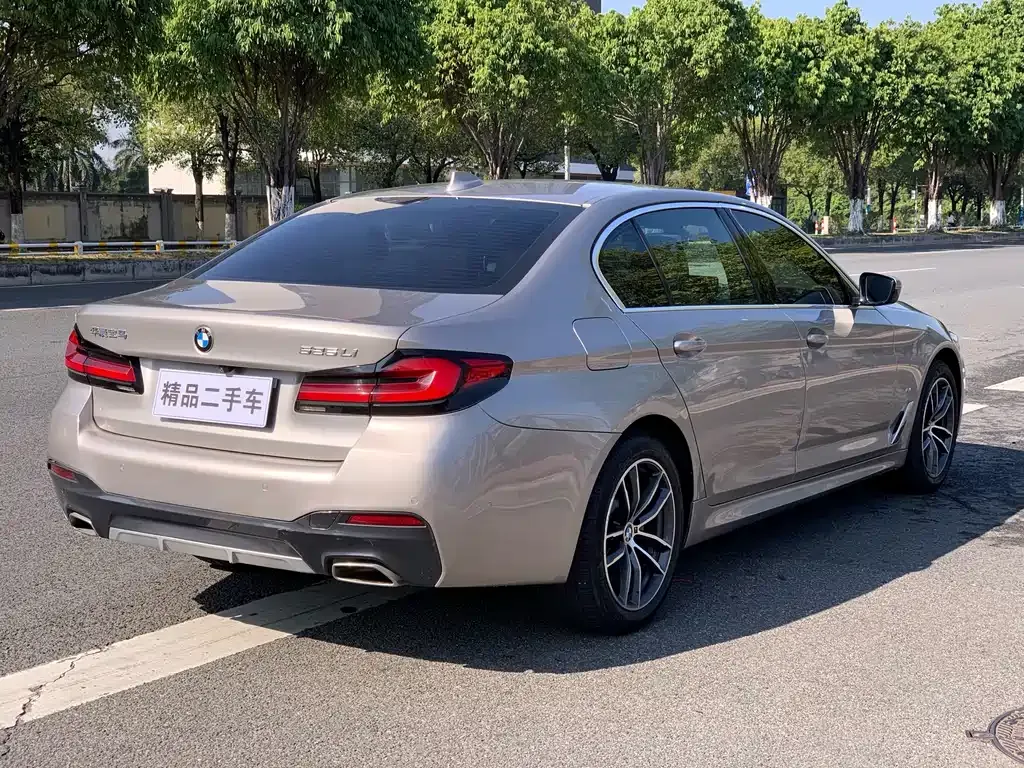 BMW 5 Series — фото 7