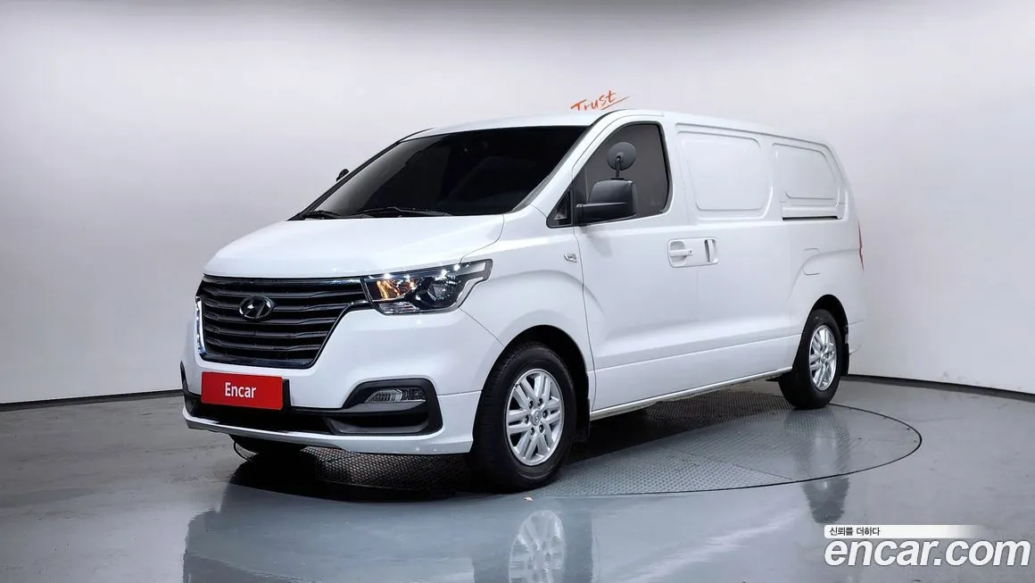 Hyundai Starex — фото 1