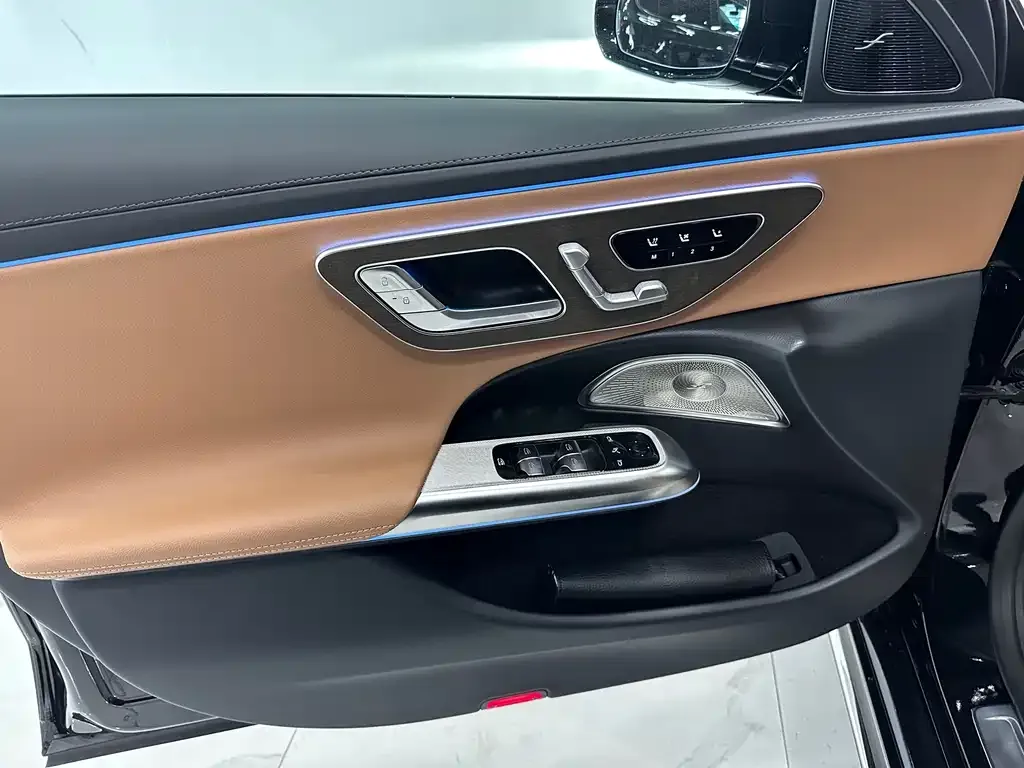 Mercedes-Benz E-Class — фото 9
