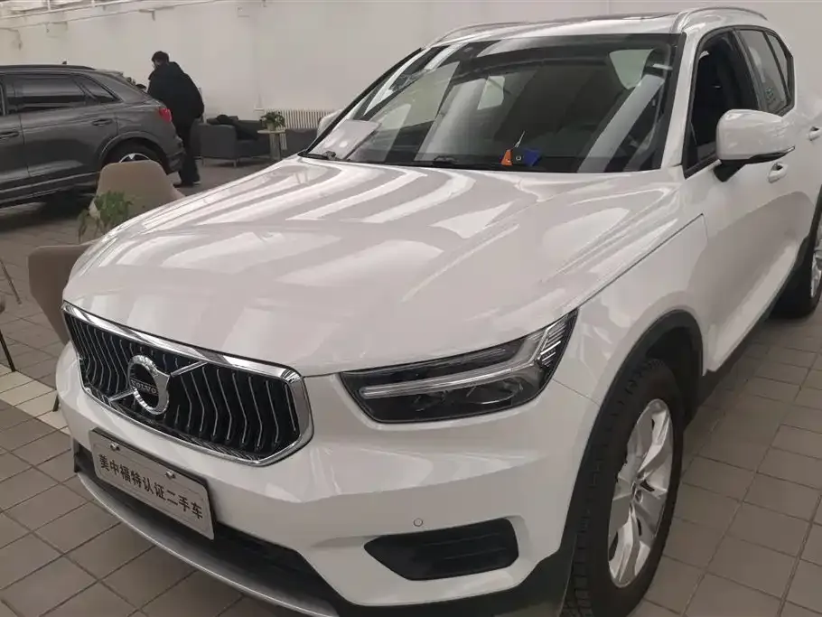 Volvo XC40 — фото 1