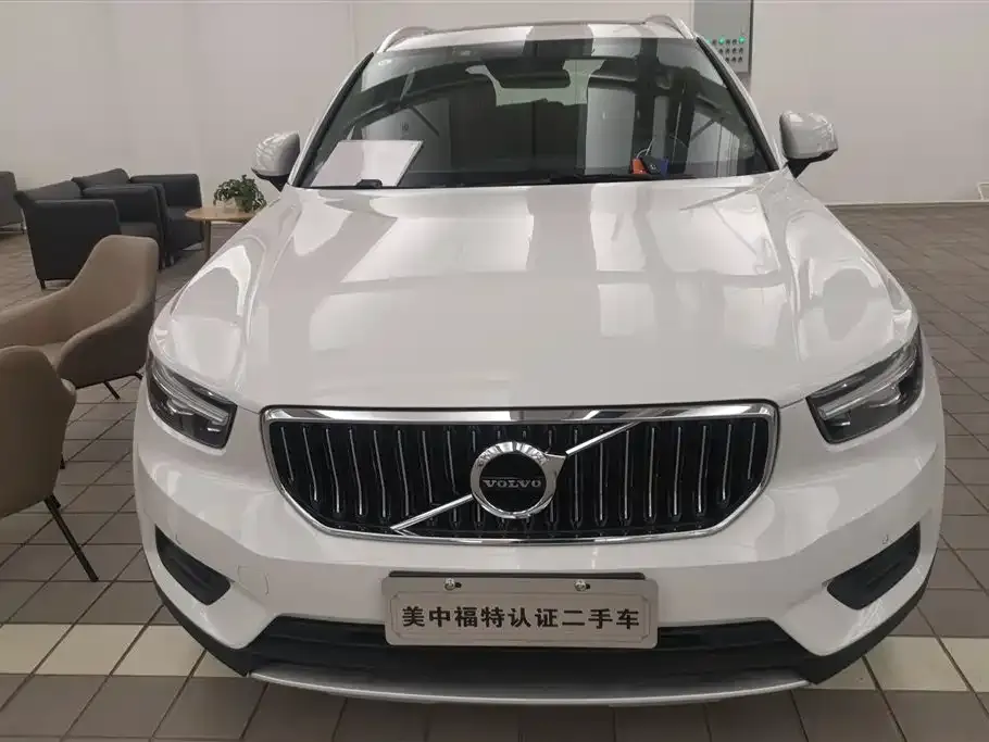 Volvo XC40 — фото 4