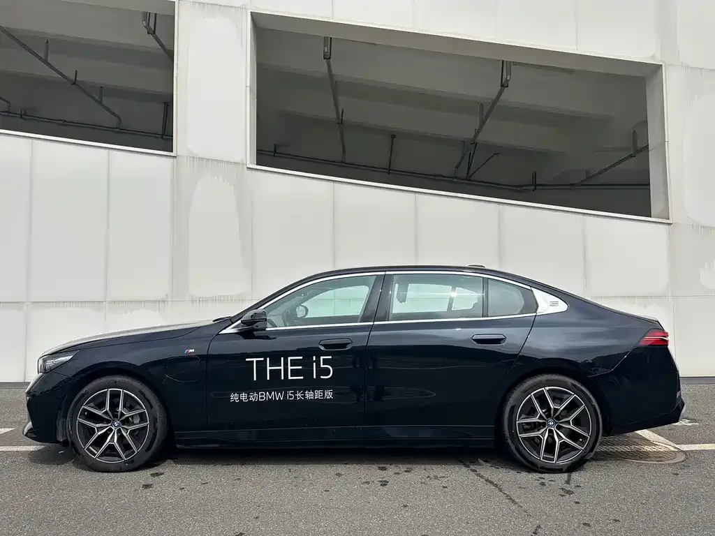 BMW i5 — фото 7
