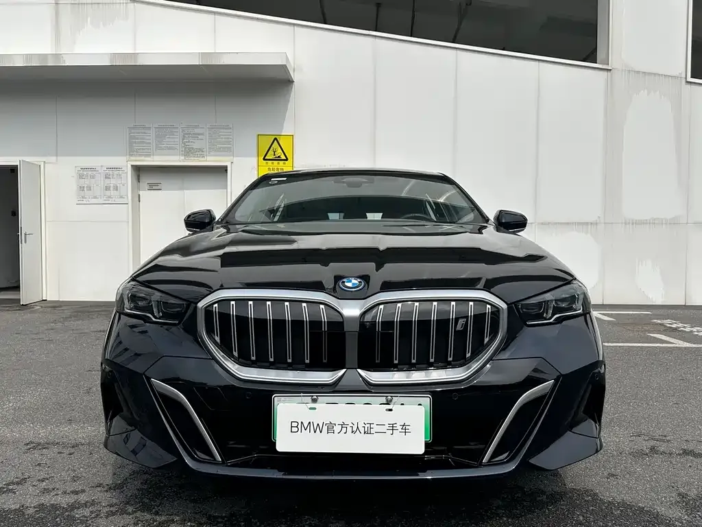 BMW i5 — фото 8