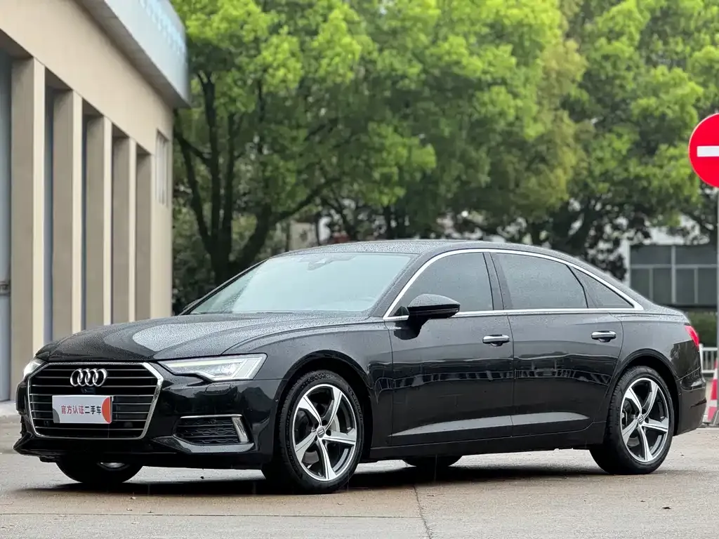 Audi A6L — фото 1