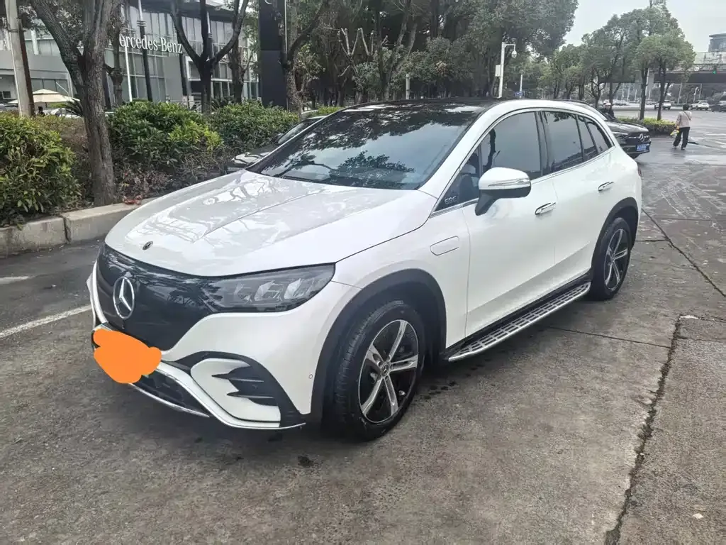 Mercedes-Benz EQE SUV — фото 1