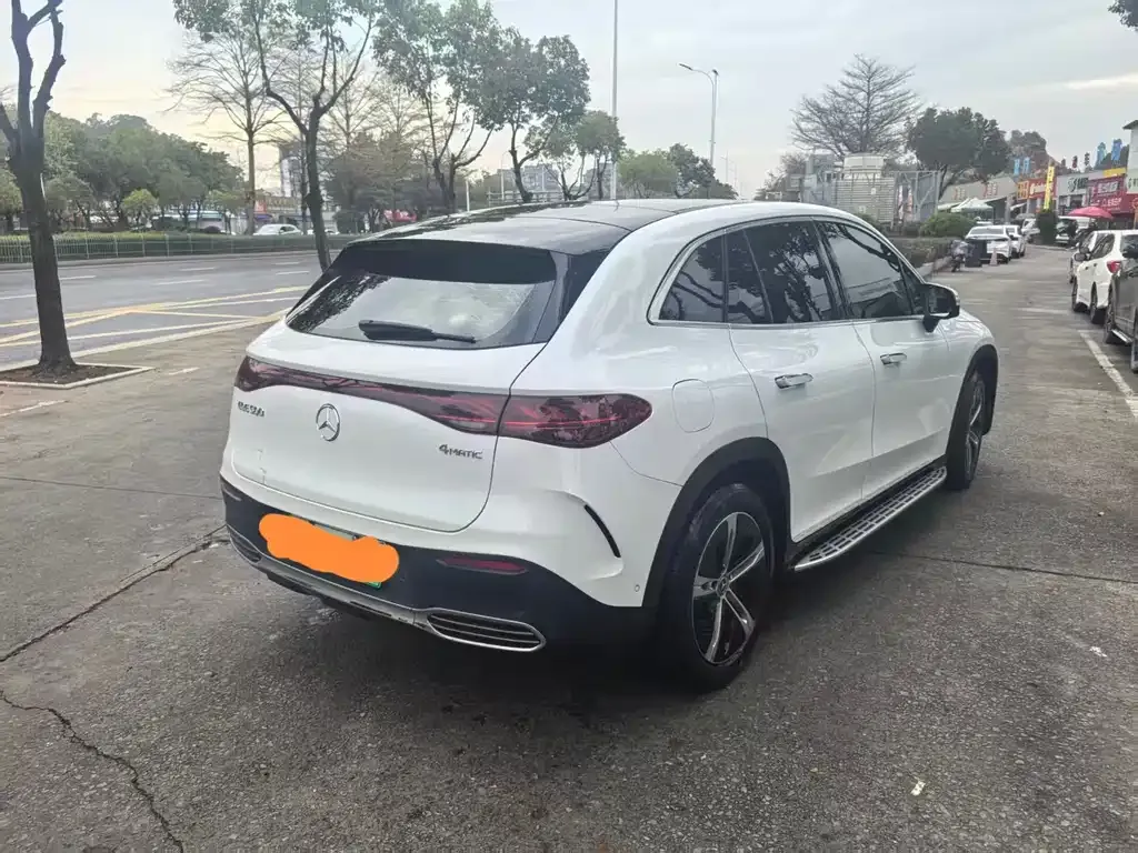 Mercedes-Benz EQE SUV — фото 7