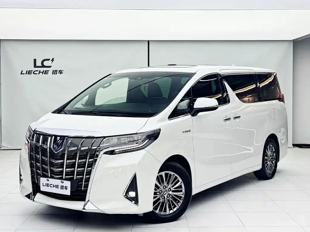 Toyota Alphard — фото 1