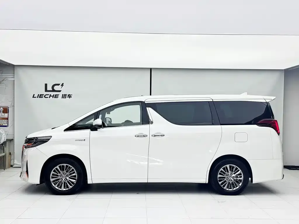 Toyota Alphard — фото 5