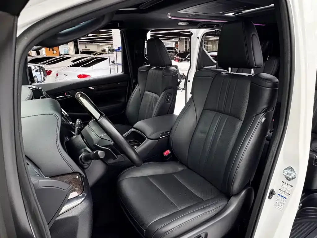 Toyota Alphard — фото 7