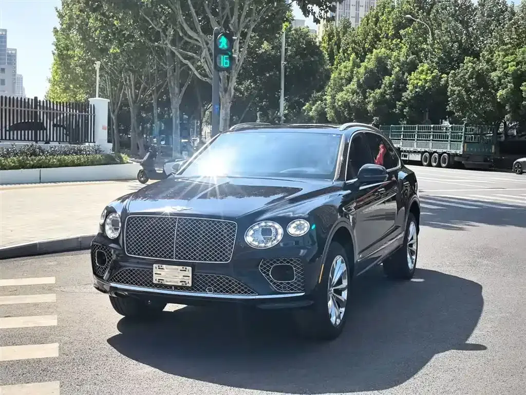 Bentley Bentayga — фото 1