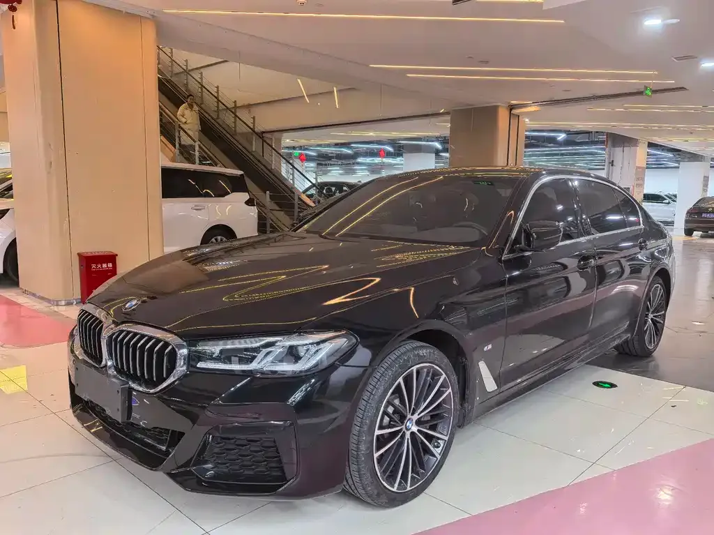 BMW 5 Series — фото 1