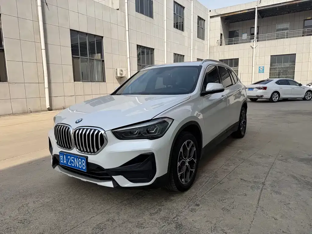 BMW X1 — фото 1