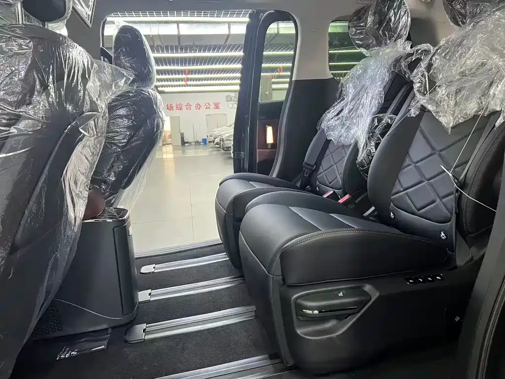 GAC Motor E8 Hybrid — фото 9