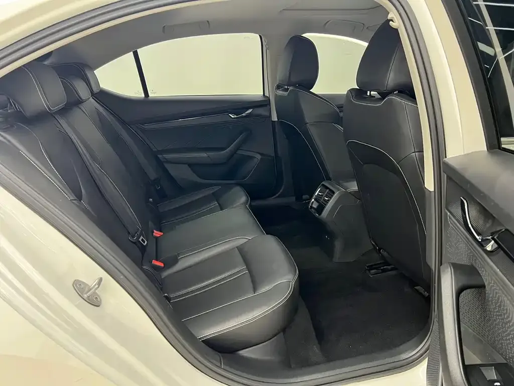 Skoda Octavia — фото 5
