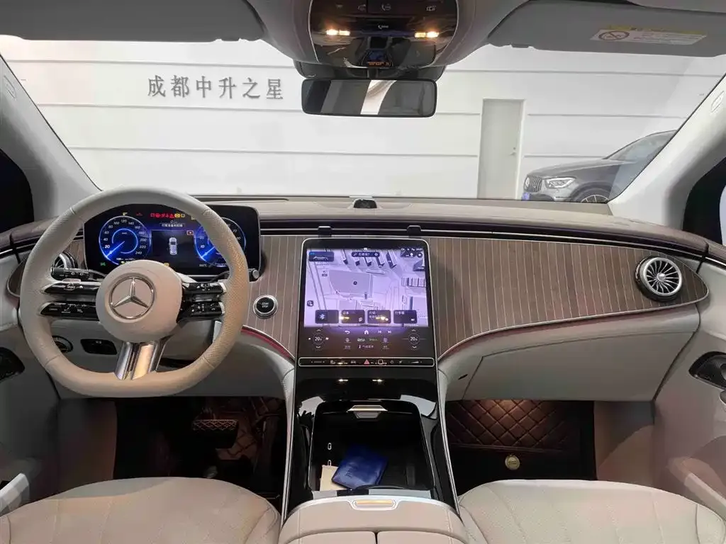Mercedes-Benz EQE SUV — фото 9