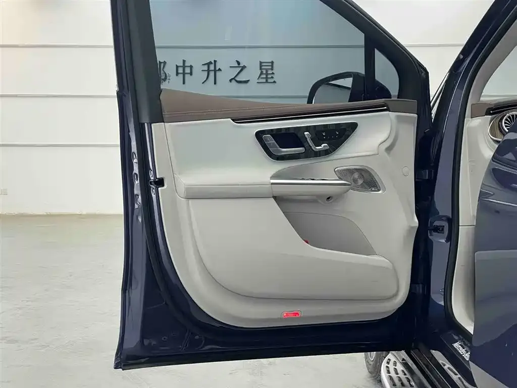 Mercedes-Benz EQE SUV — фото 4
