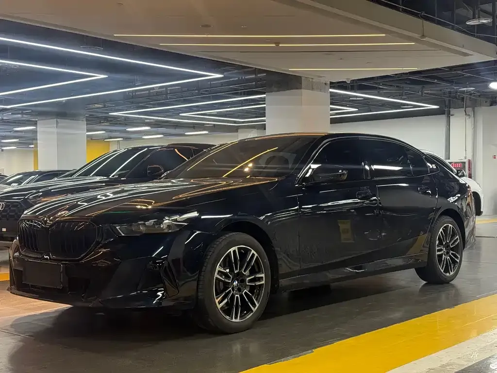 BMW 5 Series — фото 1