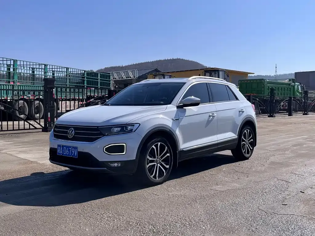 Volkswagen T-Roc — фото 1