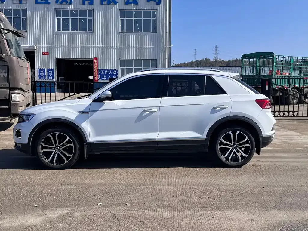 Volkswagen T-Roc — фото 6