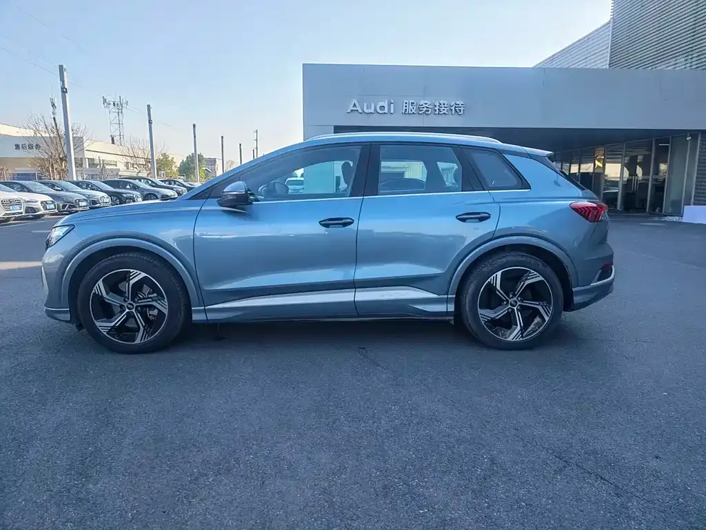 Audi Q4 e-tron — фото 4