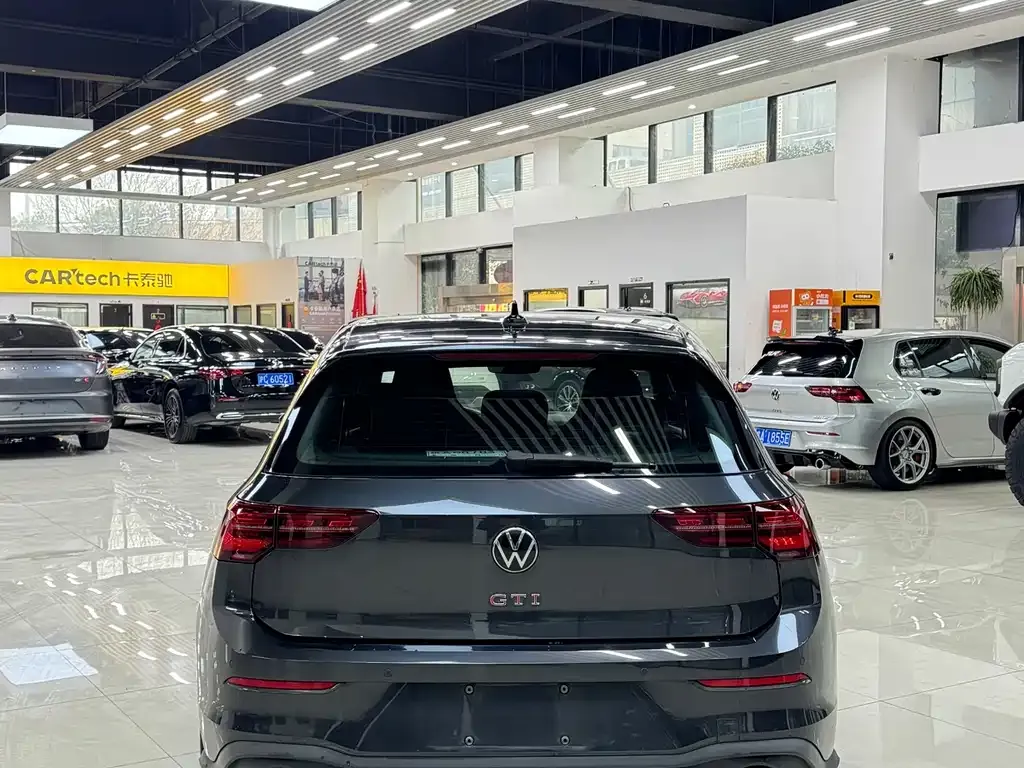 Volkswagen Golf GTI — фото 7