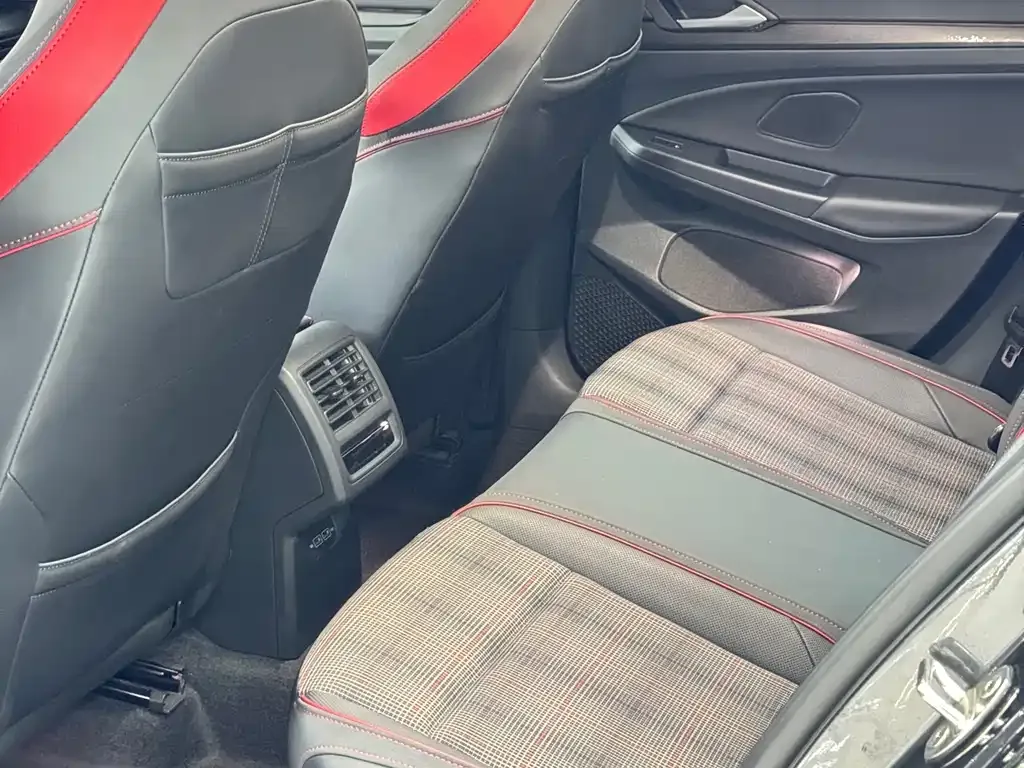 Volkswagen Golf GTI — фото 3