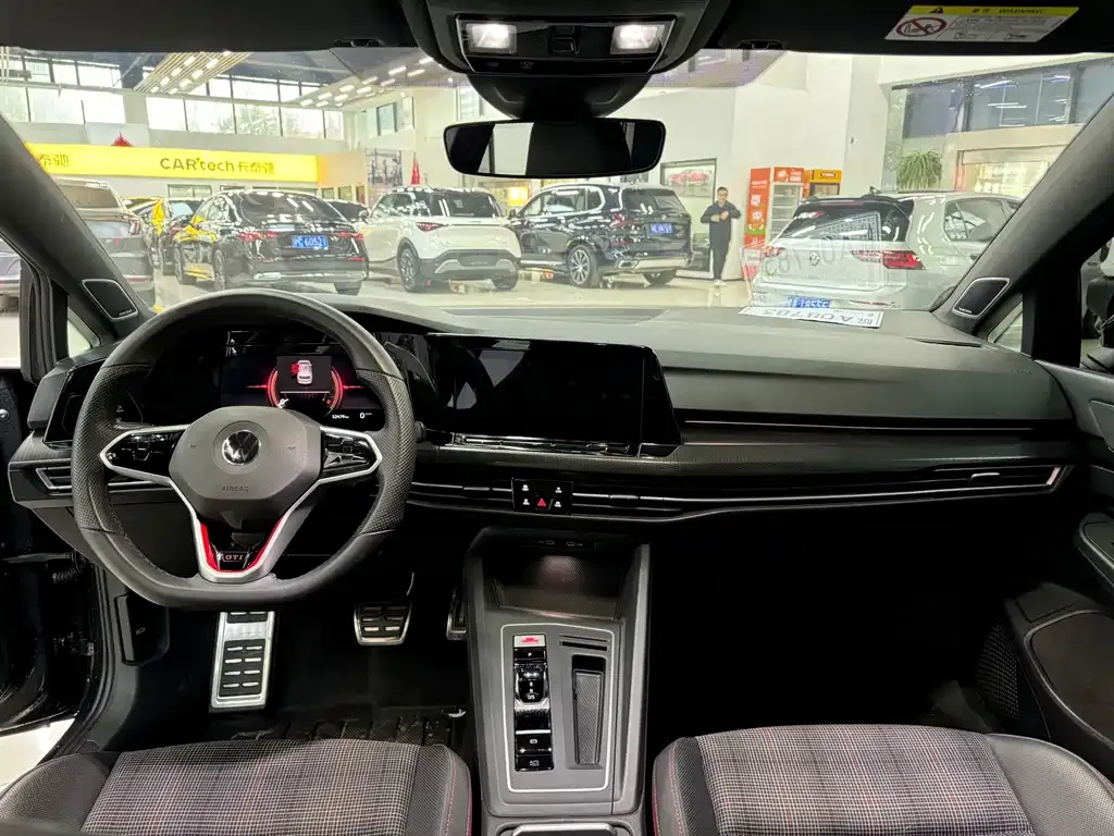 Volkswagen Golf GTI — фото 6