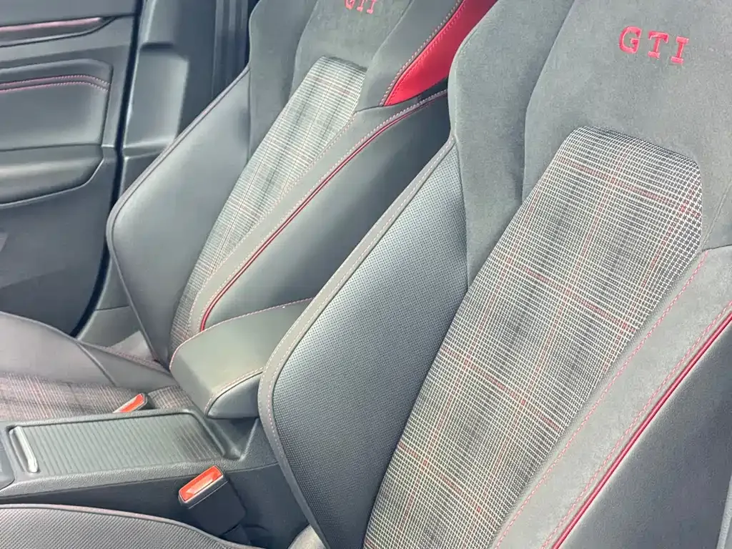 Volkswagen Golf GTI — фото 5