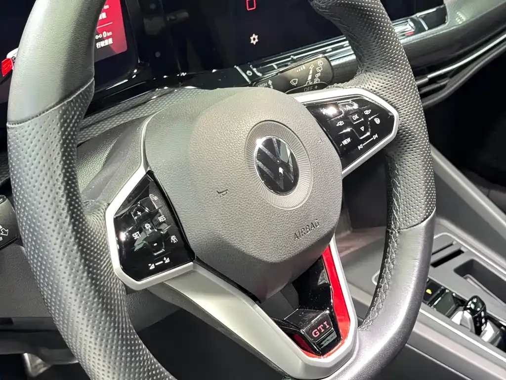 Volkswagen Golf GTI — фото 8
