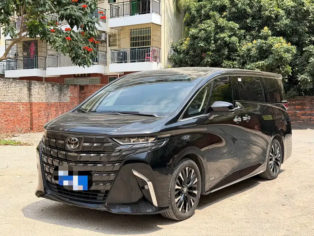 Toyota Alphard — фото 4