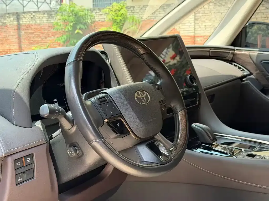 Toyota Alphard — фото 3