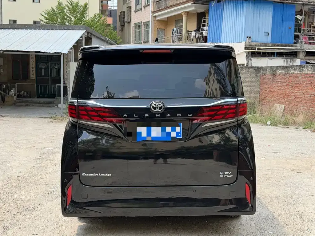 Toyota Alphard — фото 5