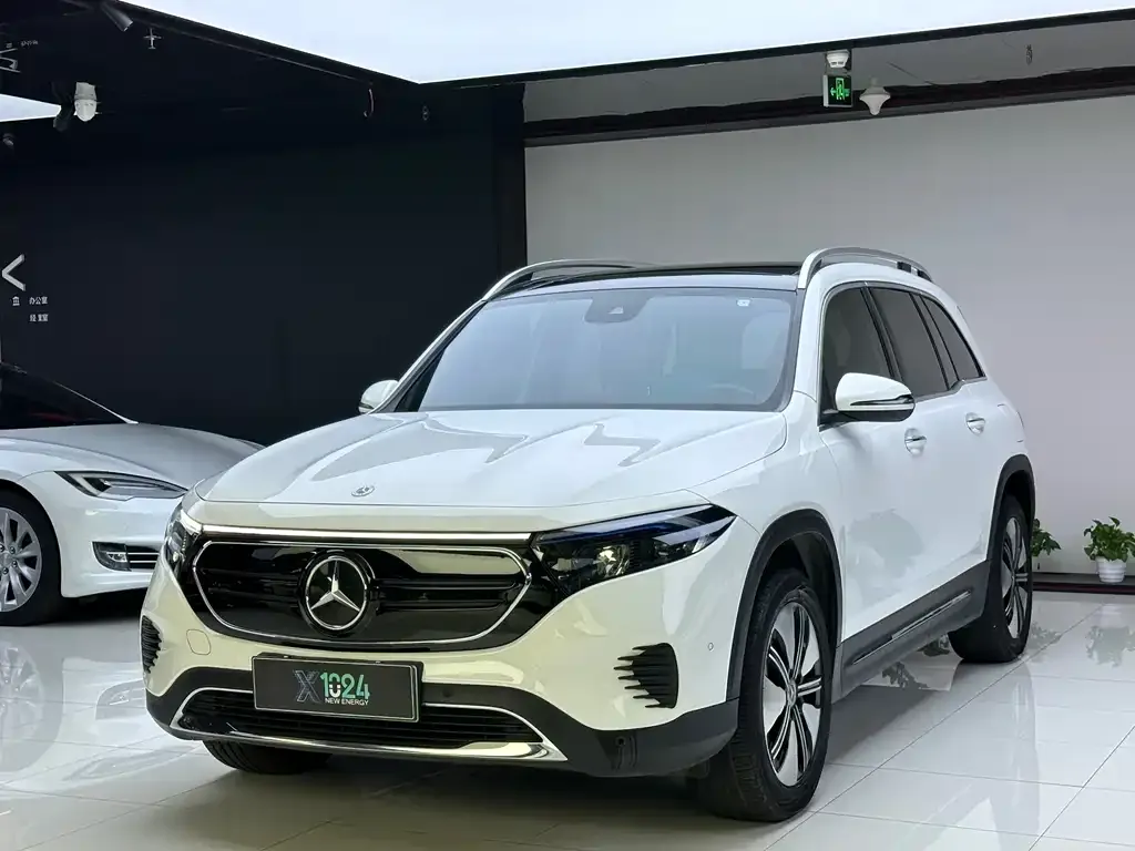 Mercedes-Benz EQB — фото 1