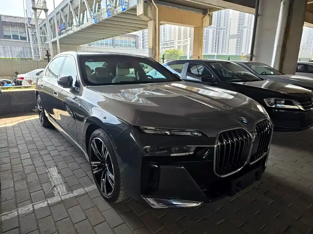 BMW i7 — фото 9
