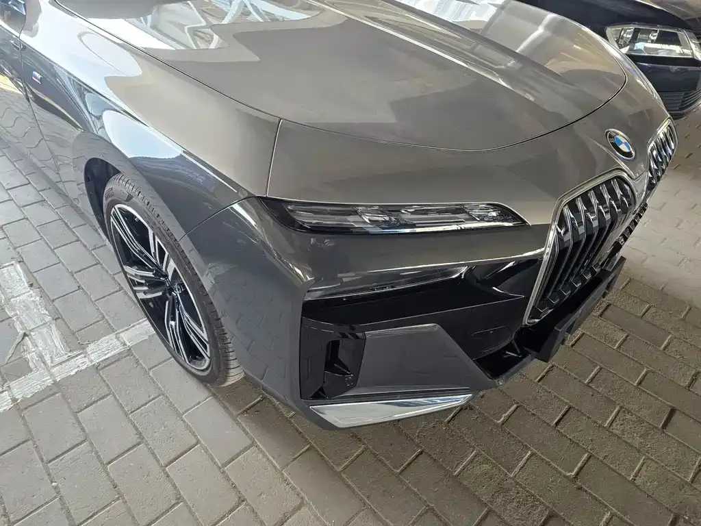BMW i7 — фото 10